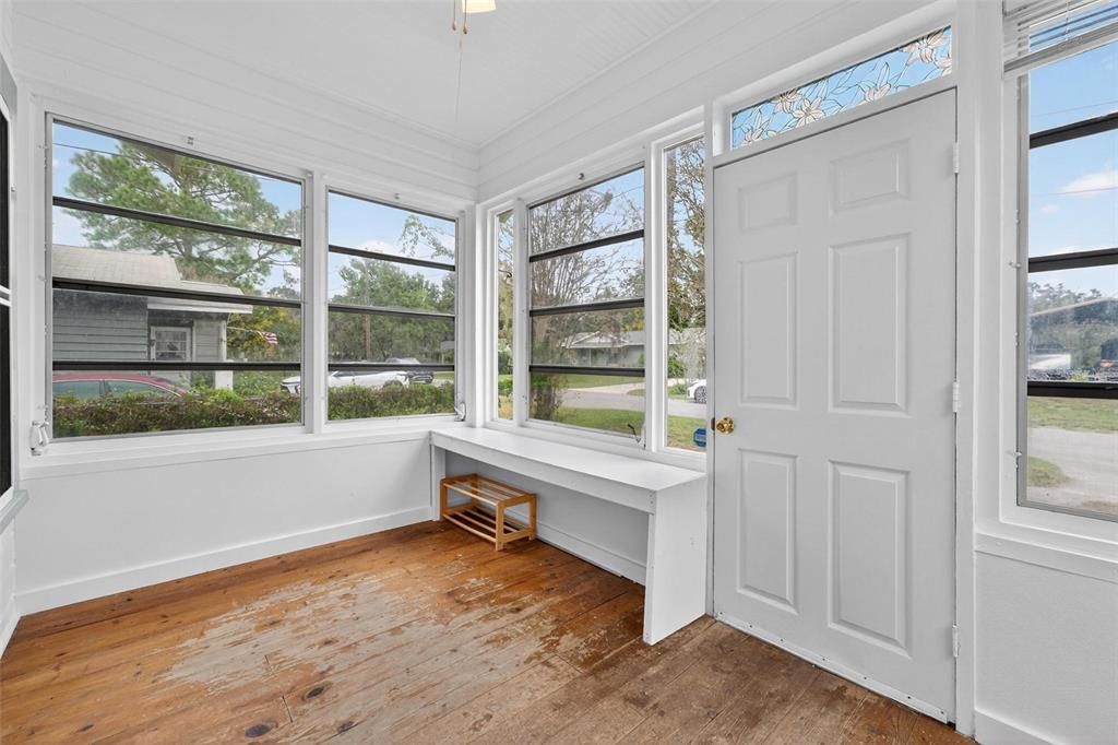 На продажу: $219,000 (2 спален, 1 ванн, 1008 Квадратных фут)