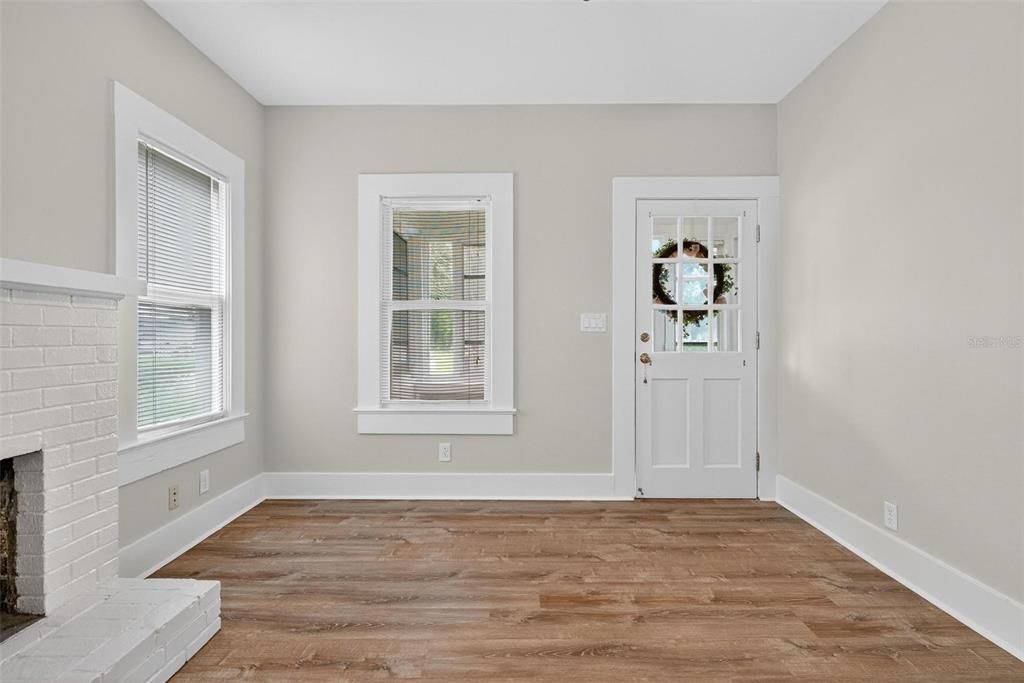 На продажу: $219,000 (2 спален, 1 ванн, 1008 Квадратных фут)