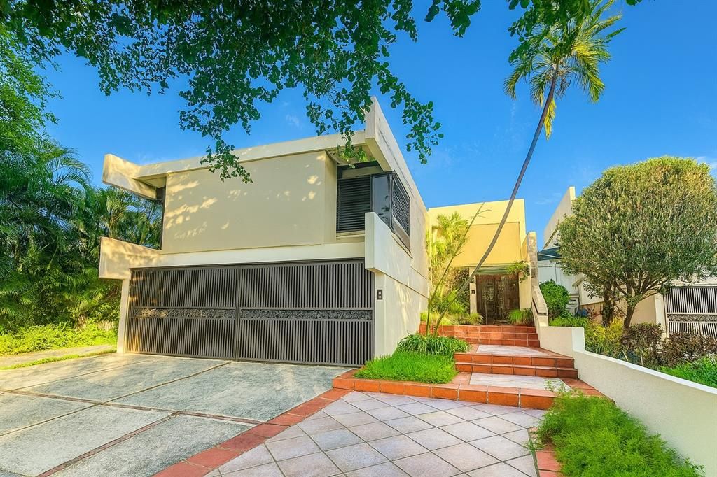 Active With Contract: $735,000 (5 beds, 3 baths, 3100 Square Feet)