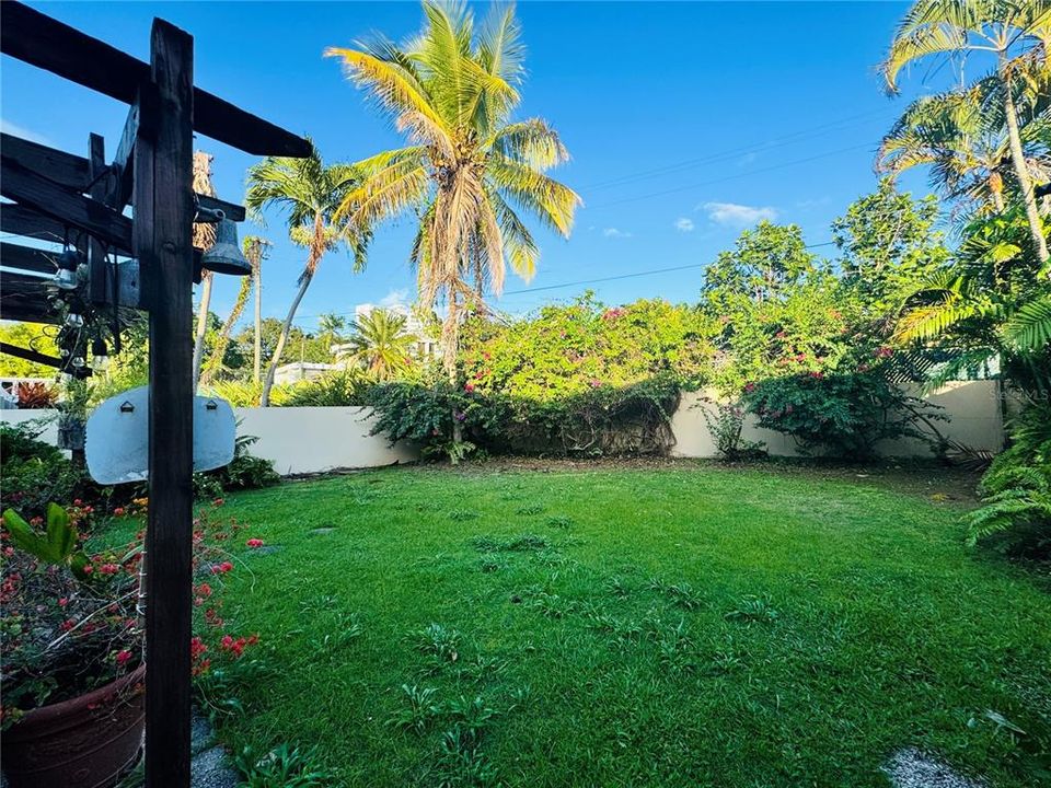 Active With Contract: $735,000 (5 beds, 3 baths, 3100 Square Feet)