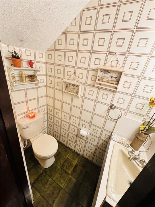 Active With Contract: $735,000 (5 beds, 3 baths, 3100 Square Feet)