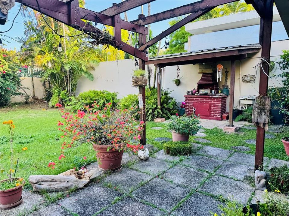 Active With Contract: $735,000 (5 beds, 3 baths, 3100 Square Feet)