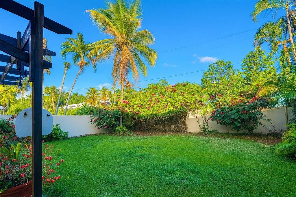 Active With Contract: $735,000 (5 beds, 3 baths, 3100 Square Feet)