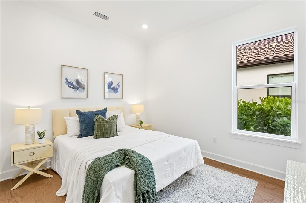 Под контрактом: $1,290,000 (3 спален, 3 ванн, 2433 Квадратных фут)