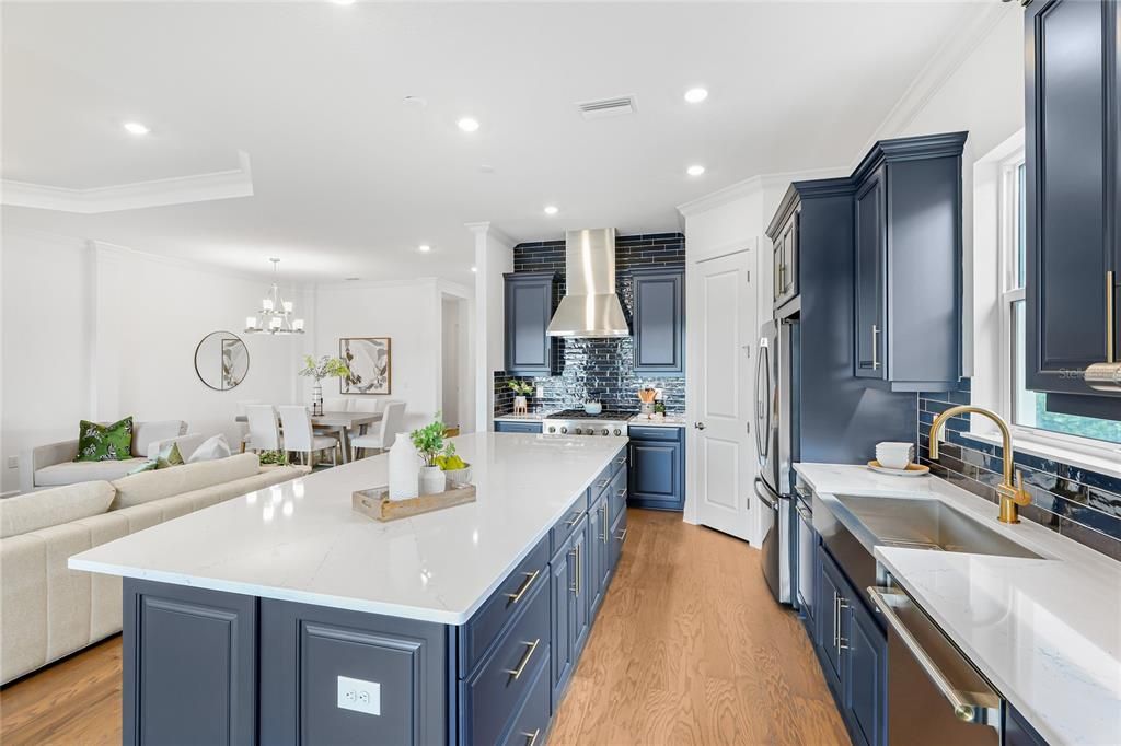 Под контрактом: $1,290,000 (3 спален, 3 ванн, 2433 Квадратных фут)