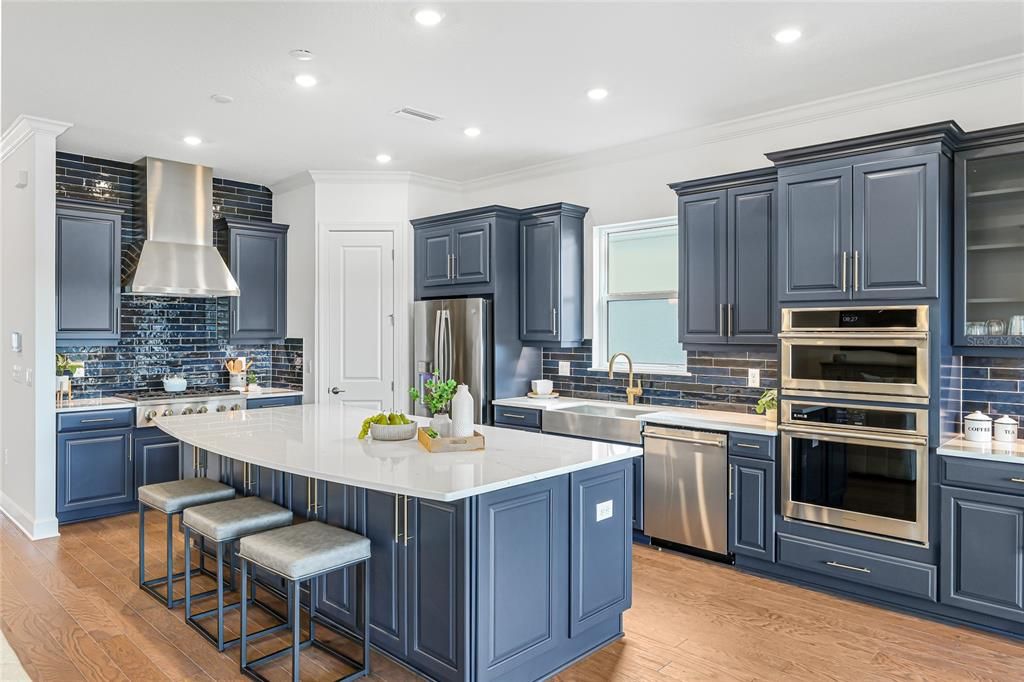 Под контрактом: $1,290,000 (3 спален, 3 ванн, 2433 Квадратных фут)