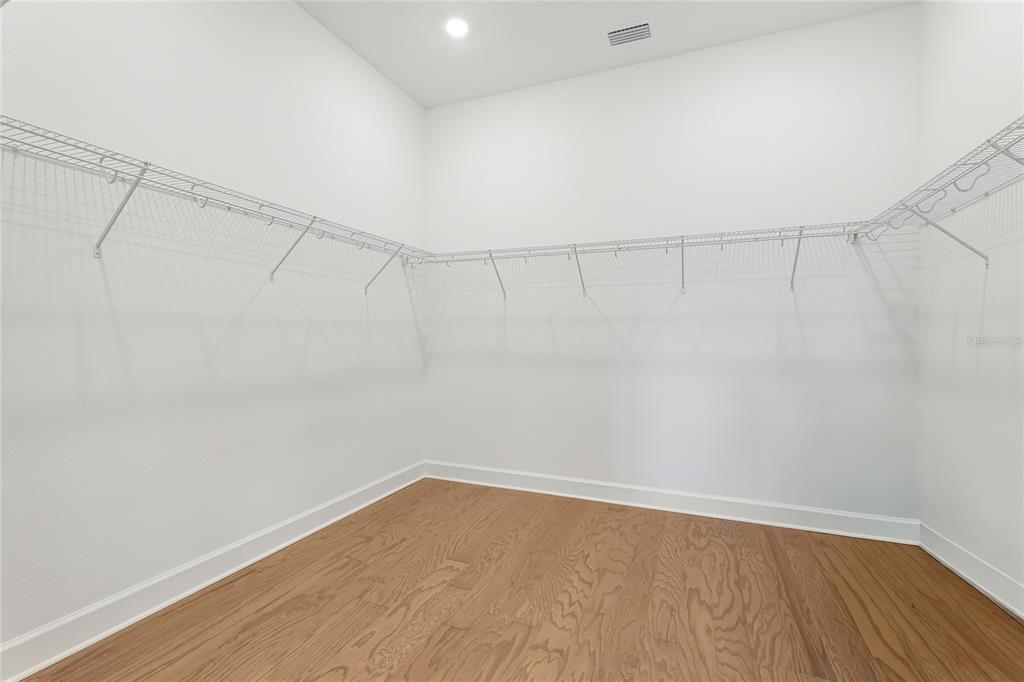 Под контрактом: $1,290,000 (3 спален, 3 ванн, 2433 Квадратных фут)