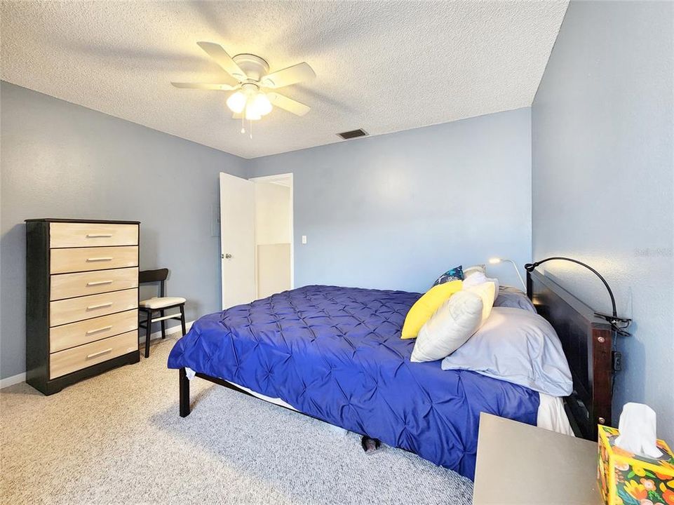 На продажу: $239,000 (2 спален, 1 ванн, 1170 Квадратных фут)