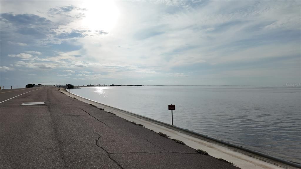 На продажу: $239,000 (2 спален, 1 ванн, 1170 Квадратных фут)