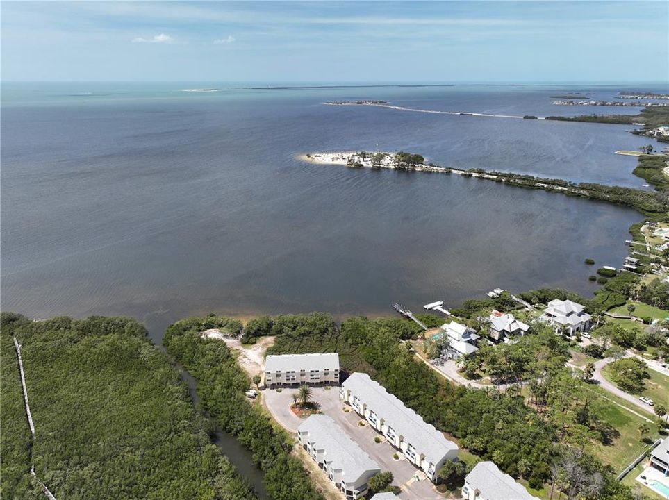 На продажу: $239,000 (2 спален, 1 ванн, 1170 Квадратных фут)