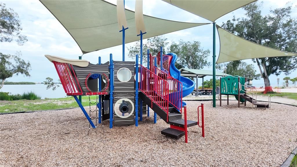 На продажу: $239,000 (2 спален, 1 ванн, 1170 Квадратных фут)