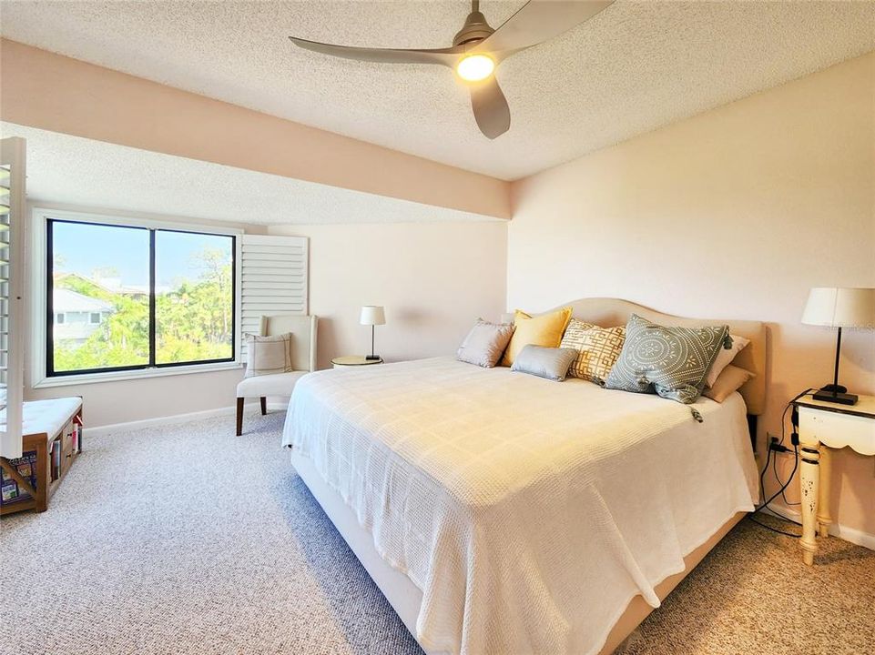 На продажу: $239,000 (2 спален, 1 ванн, 1170 Квадратных фут)