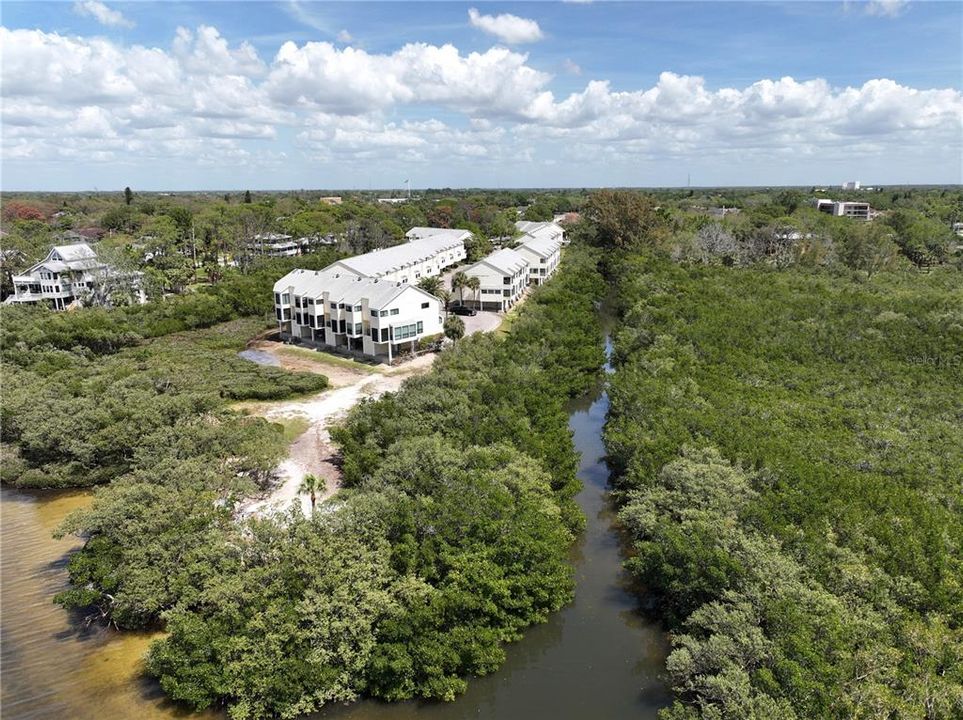 На продажу: $239,000 (2 спален, 1 ванн, 1170 Квадратных фут)