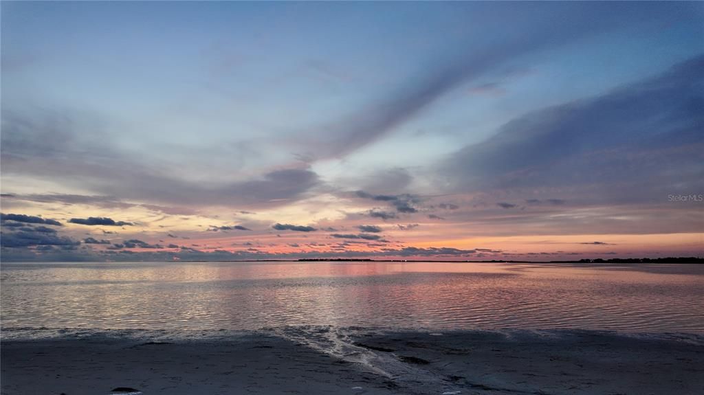 На продажу: $239,000 (2 спален, 1 ванн, 1170 Квадратных фут)