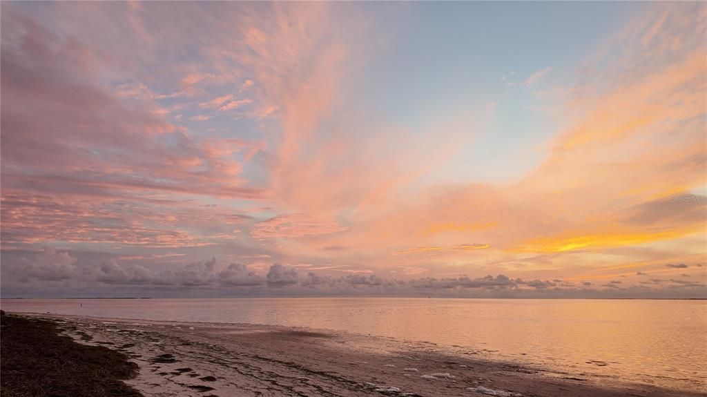 На продажу: $239,000 (2 спален, 1 ванн, 1170 Квадратных фут)