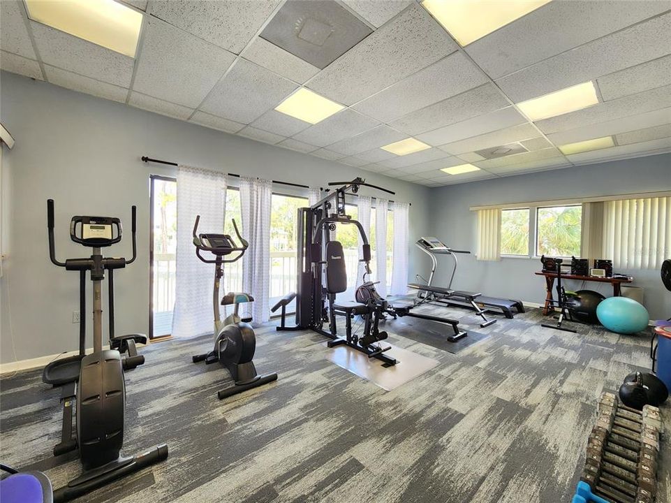 На продажу: $239,000 (2 спален, 1 ванн, 1170 Квадратных фут)