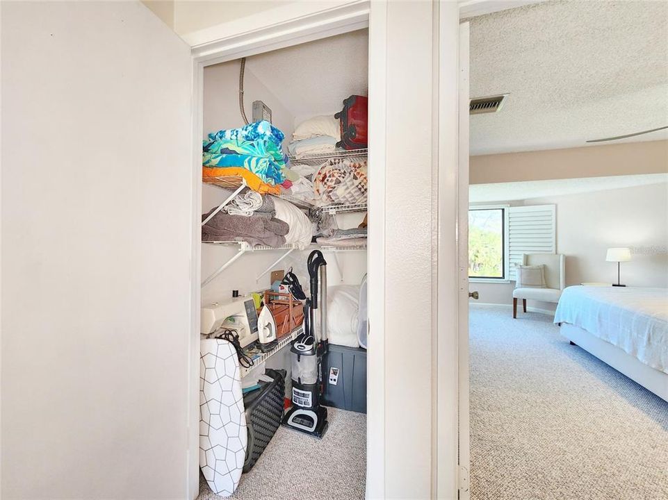 На продажу: $239,000 (2 спален, 1 ванн, 1170 Квадратных фут)