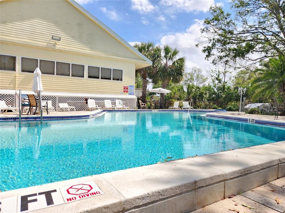 На продажу: $239,000 (2 спален, 1 ванн, 1170 Квадратных фут)