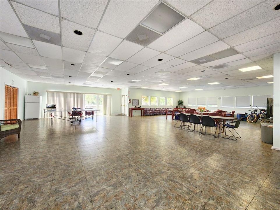 На продажу: $239,000 (2 спален, 1 ванн, 1170 Квадратных фут)