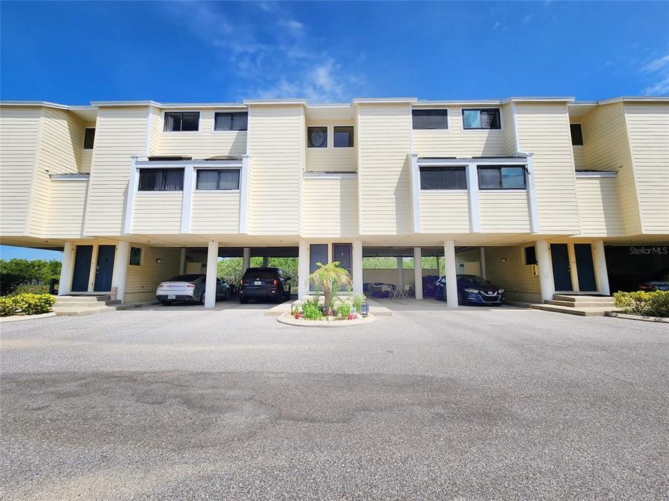 На продажу: $239,000 (2 спален, 1 ванн, 1170 Квадратных фут)