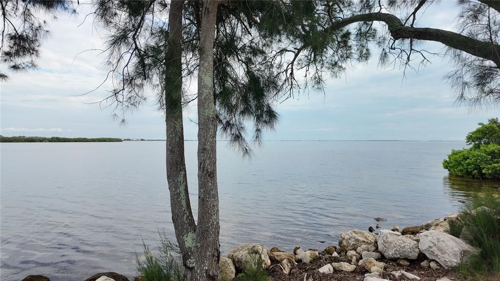 На продажу: $239,000 (2 спален, 1 ванн, 1170 Квадратных фут)