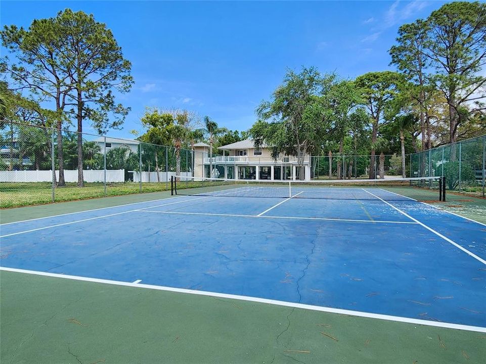 На продажу: $239,000 (2 спален, 1 ванн, 1170 Квадратных фут)