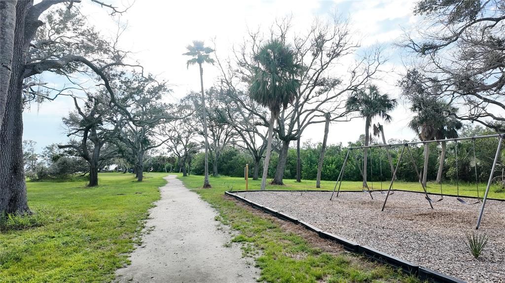 На продажу: $239,000 (2 спален, 1 ванн, 1170 Квадратных фут)