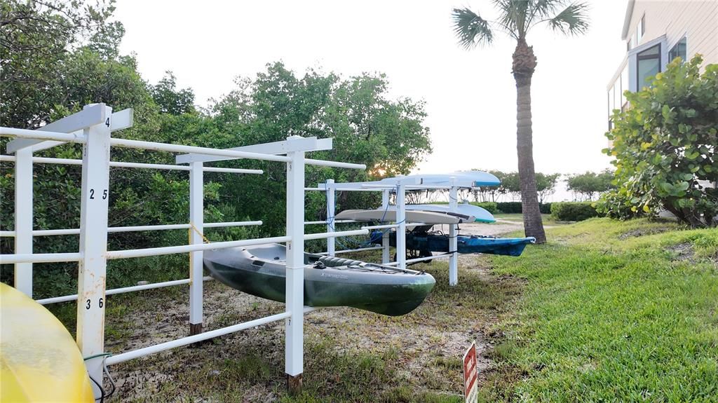 На продажу: $239,000 (2 спален, 1 ванн, 1170 Квадратных фут)