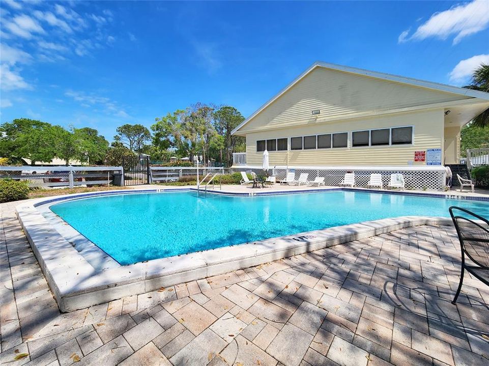 На продажу: $239,000 (2 спален, 1 ванн, 1170 Квадратных фут)