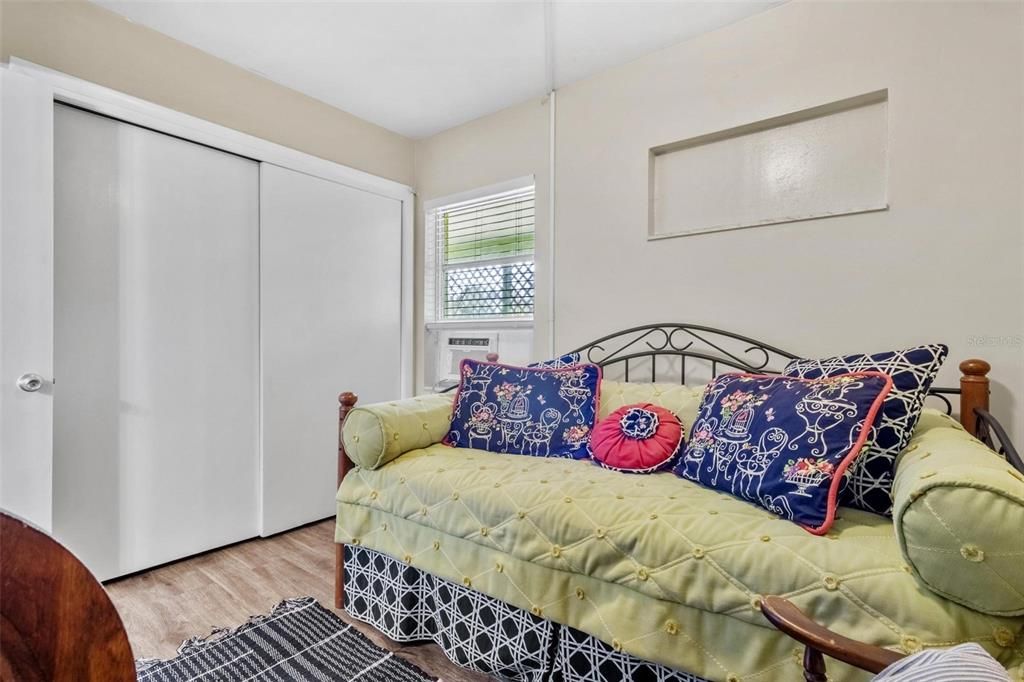 For Rent: $2,500 (2 beds, 1 baths, 876 Square Feet)