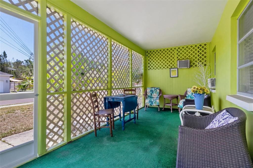 For Rent: $2,500 (2 beds, 1 baths, 876 Square Feet)