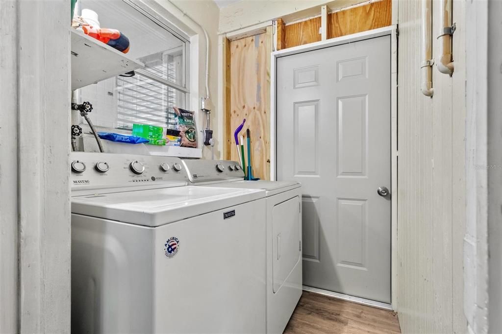 For Rent: $2,500 (2 beds, 1 baths, 876 Square Feet)