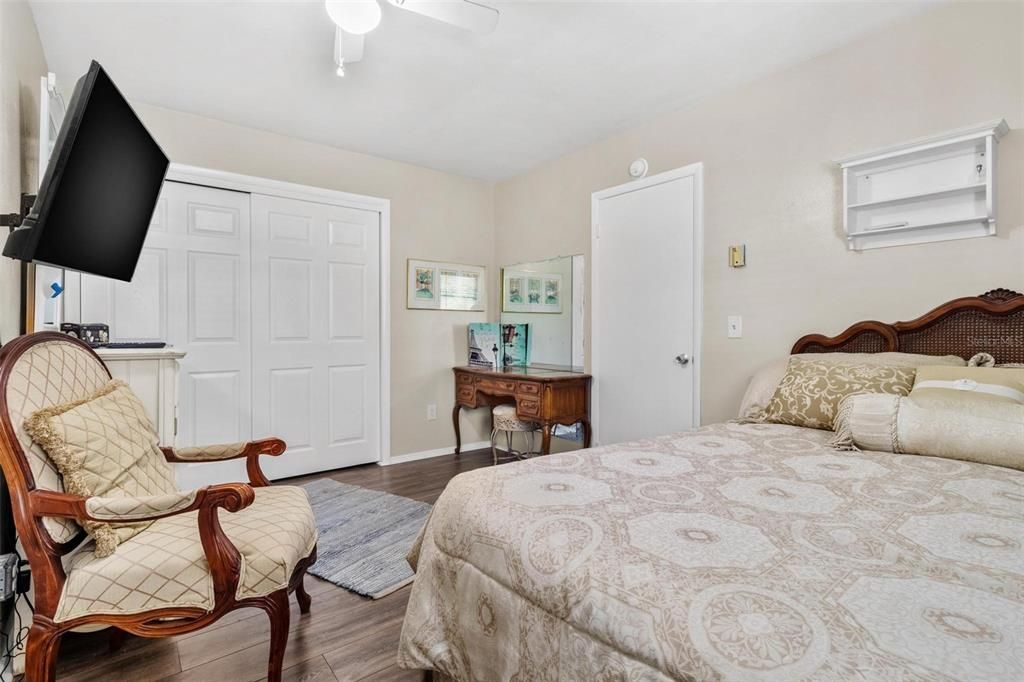 For Rent: $2,500 (2 beds, 1 baths, 876 Square Feet)