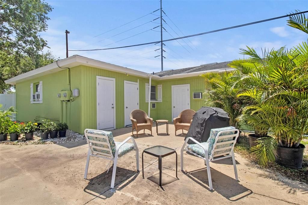 For Rent: $2,500 (2 beds, 1 baths, 876 Square Feet)