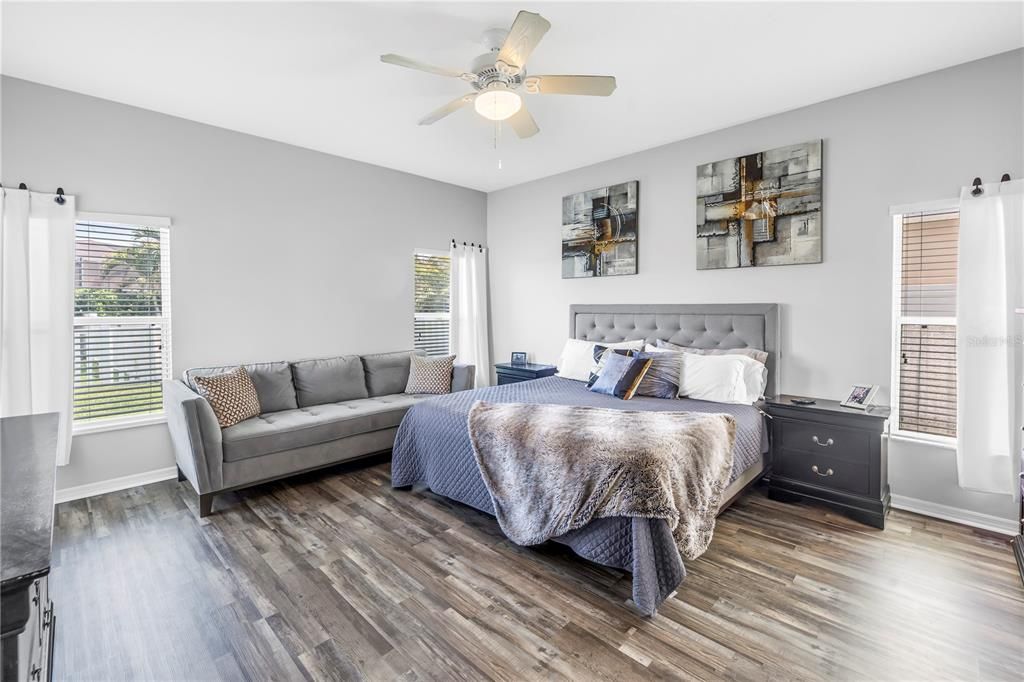 На продажу: $399,900 (4 спален, 2 ванн, 1846 Квадратных фут)