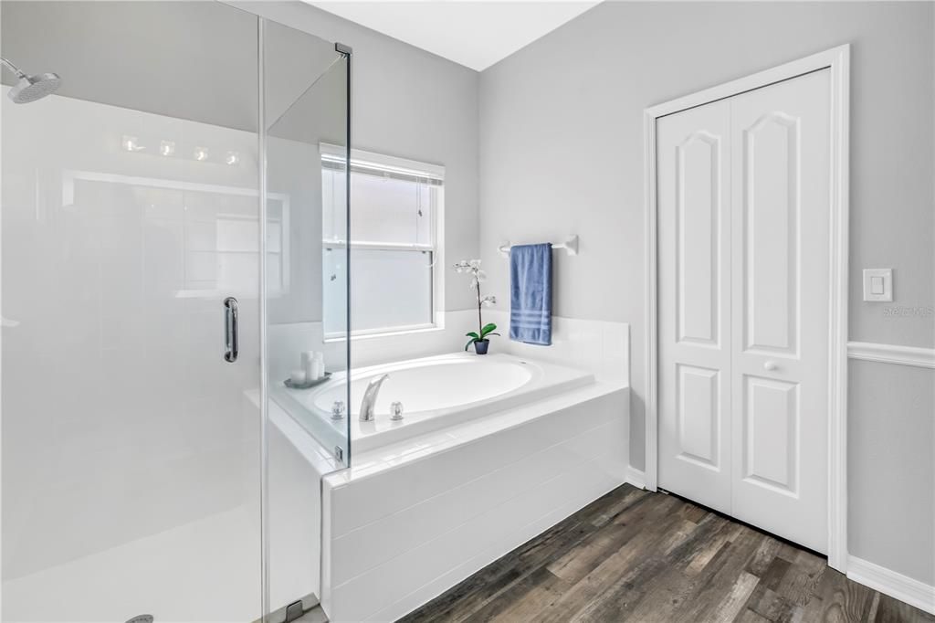 На продажу: $399,900 (4 спален, 2 ванн, 1846 Квадратных фут)