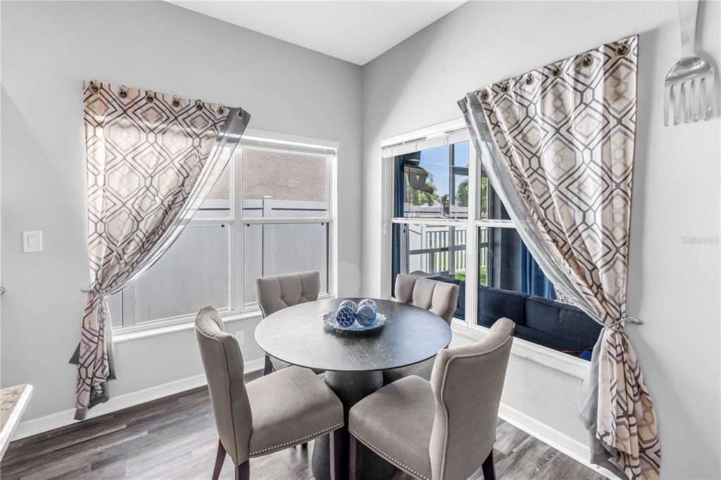 На продажу: $399,900 (4 спален, 2 ванн, 1846 Квадратных фут)