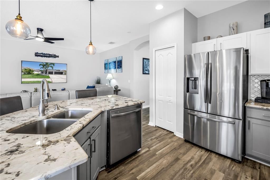 На продажу: $399,900 (4 спален, 2 ванн, 1846 Квадратных фут)