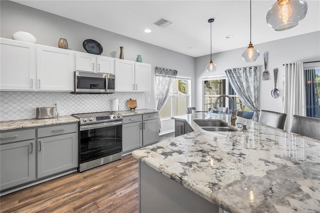 На продажу: $399,900 (4 спален, 2 ванн, 1846 Квадратных фут)