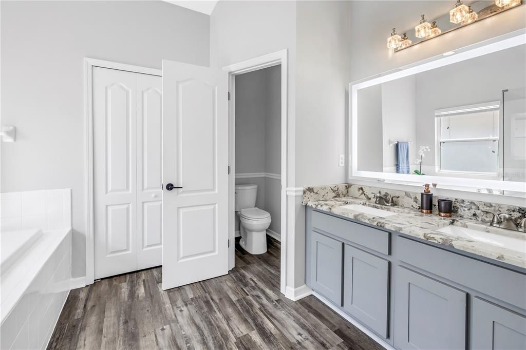 На продажу: $399,900 (4 спален, 2 ванн, 1846 Квадратных фут)