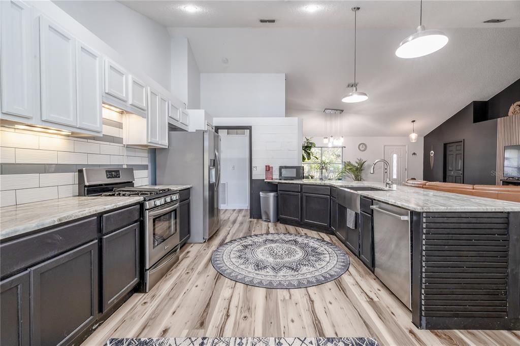 Recently Sold: $690,000 (3 beds, 2 baths, 1810 Square Feet)