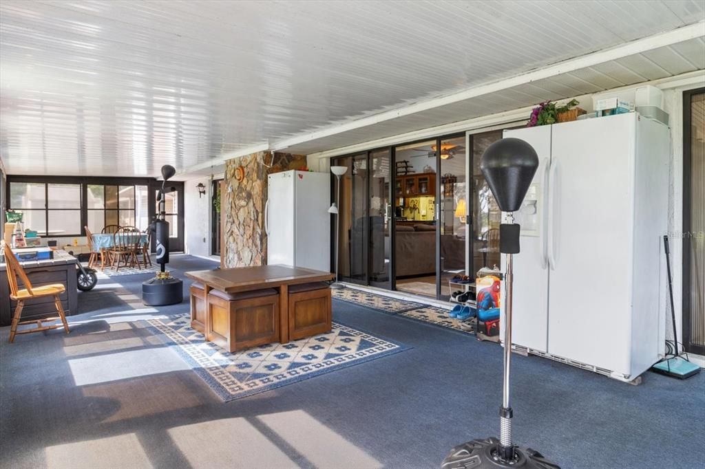 На продажу: $499,900 (4 спален, 2 ванн, 1980 Квадратных фут)