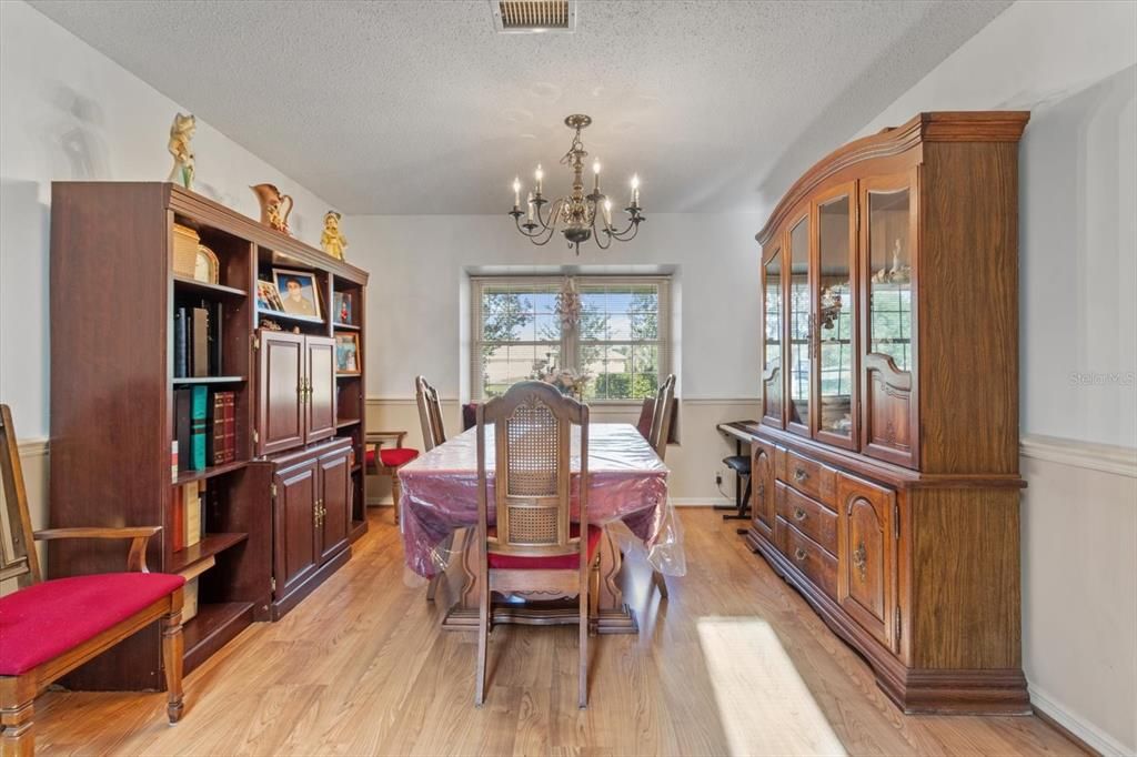 На продажу: $499,900 (4 спален, 2 ванн, 1980 Квадратных фут)