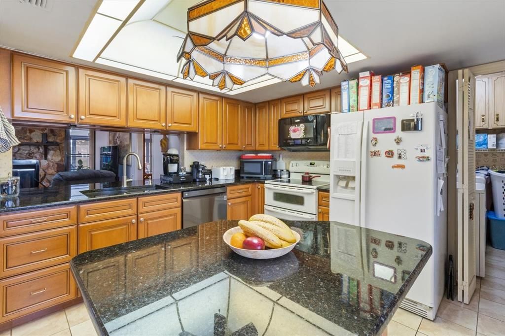 На продажу: $499,900 (4 спален, 2 ванн, 1980 Квадратных фут)