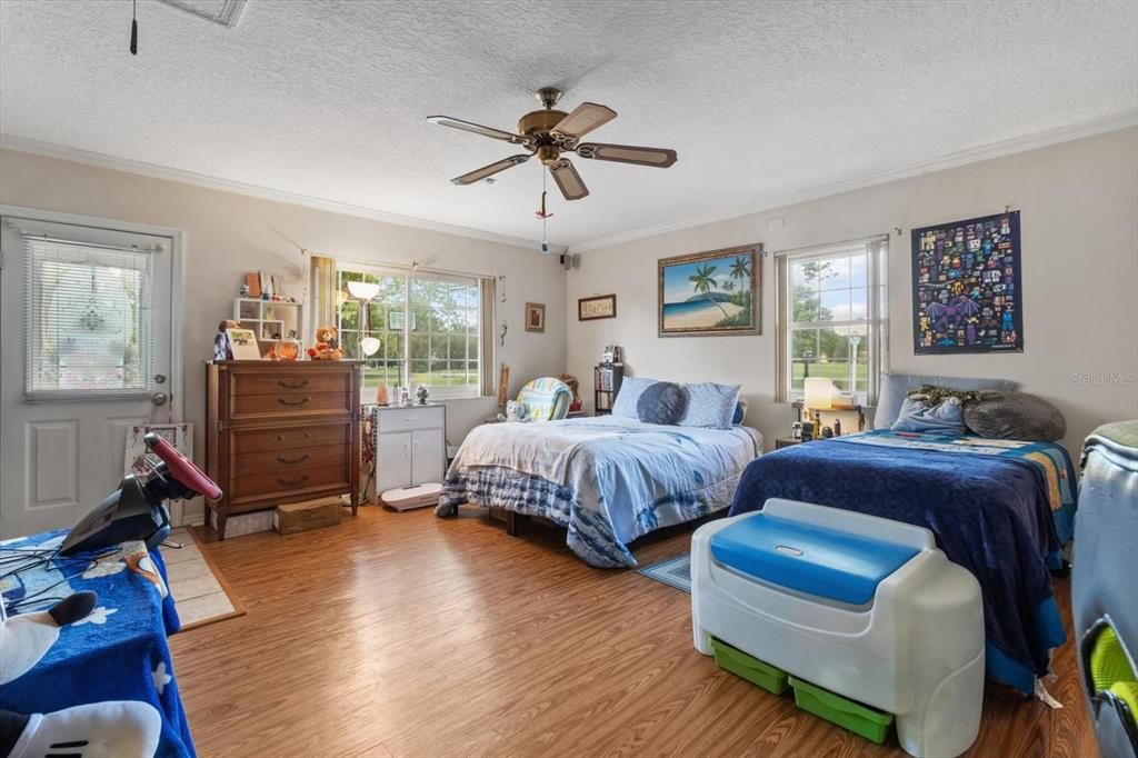 На продажу: $499,900 (4 спален, 2 ванн, 1980 Квадратных фут)