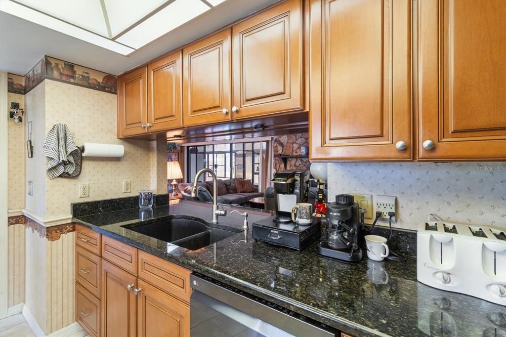 На продажу: $499,900 (4 спален, 2 ванн, 1980 Квадратных фут)