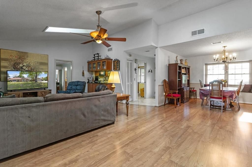 На продажу: $499,900 (4 спален, 2 ванн, 1980 Квадратных фут)