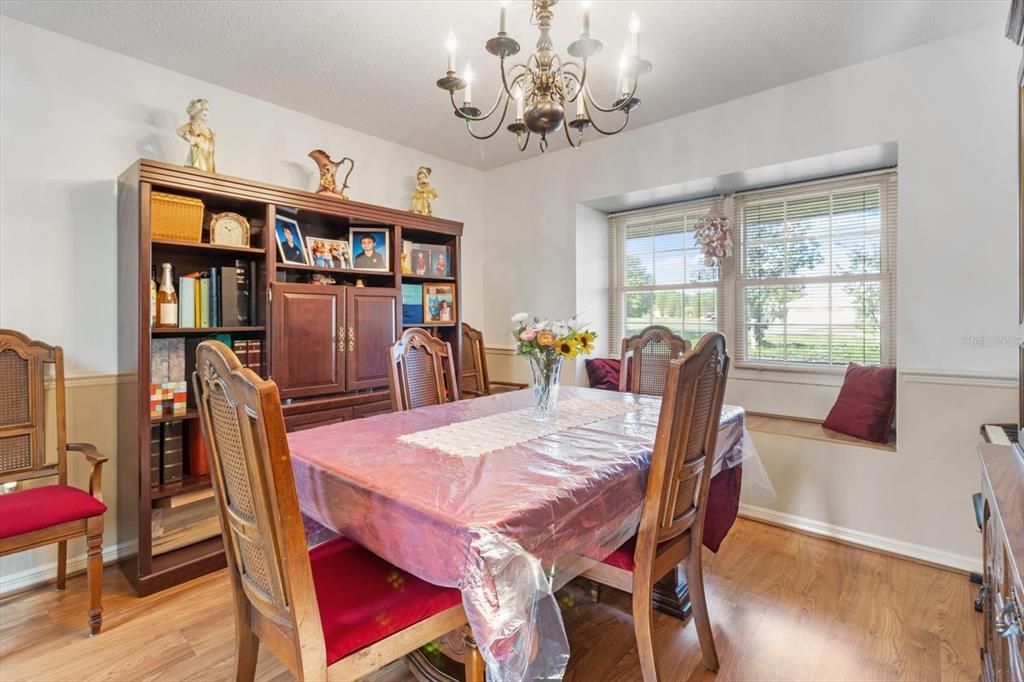 На продажу: $499,900 (4 спален, 2 ванн, 1980 Квадратных фут)