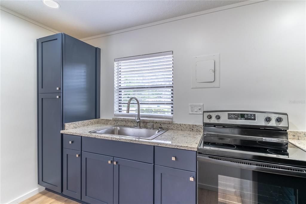 For Sale: $194,900 (2 beds, 0 baths, 720 Square Feet)