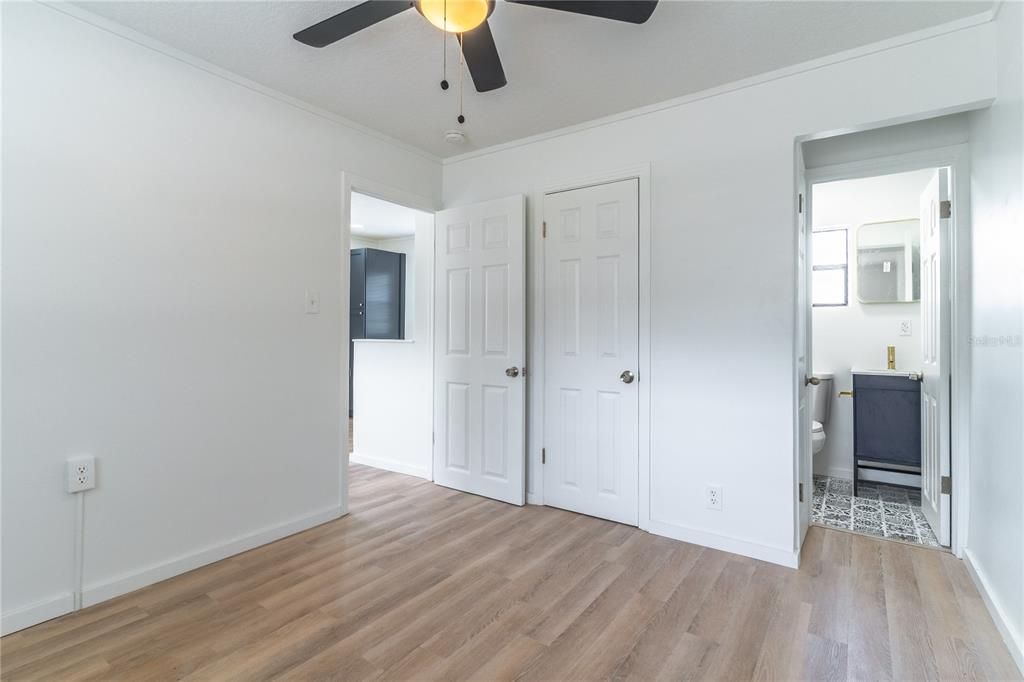 For Sale: $194,900 (2 beds, 0 baths, 720 Square Feet)